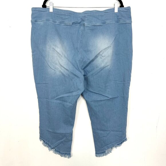 Belle Kim Gravel Pull On Capri Jeans Light Wash Stretch Frayed Hem 24WP - Picture 3 of 3